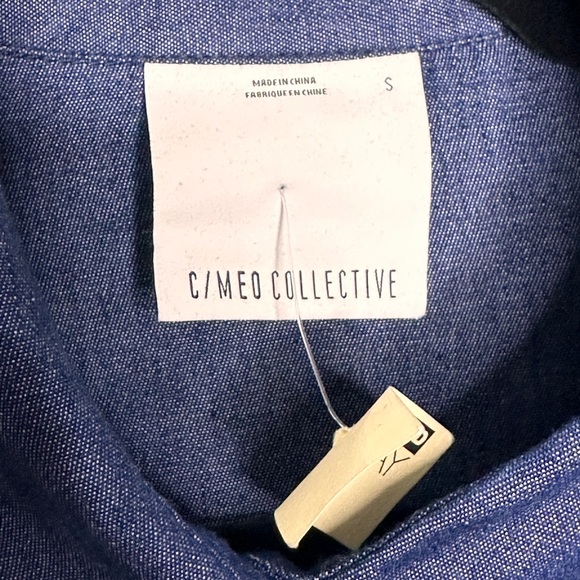 NWT C/MEO COLLECTIVE Chambray, button down blouse. Size: Small - Picture 7 of 10